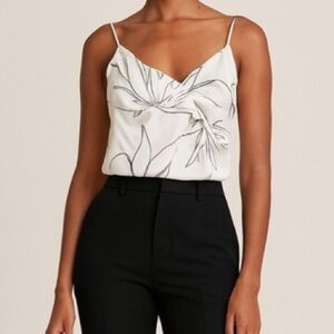 NWT Banana Republic | Twist Front Floral Satin Top Size Medium